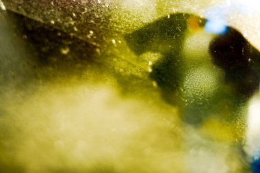 Bir pencere temizleniyor. Cam temizliği. ev işleri ve hijyen.