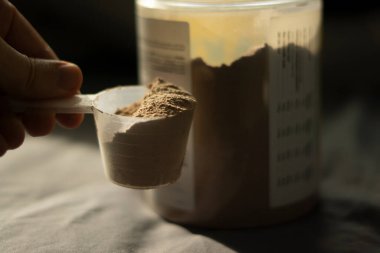 çikolatalı beyaz protein kepçesi