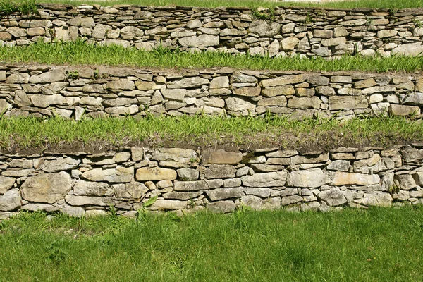 Steine und Gras — Stockfoto