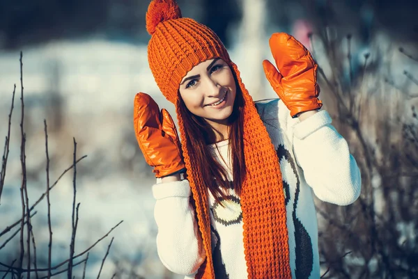 Girl in winter outdoors — Stock Photo, Image