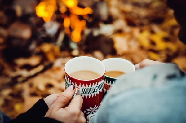 iki sıcak fincan çay