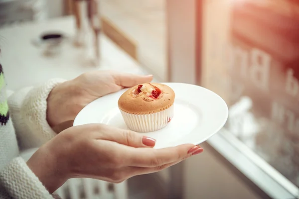 Young woman in cafe — Stock Photo, Image