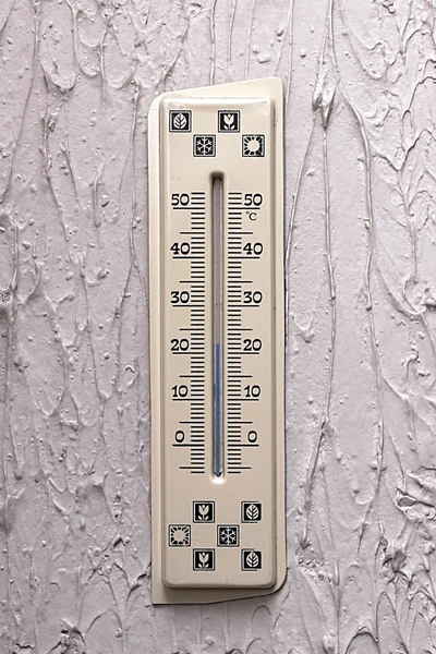 Уродливый термометр — стоковое фото