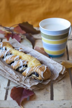 hamur işleri ve süt Kahvaltı