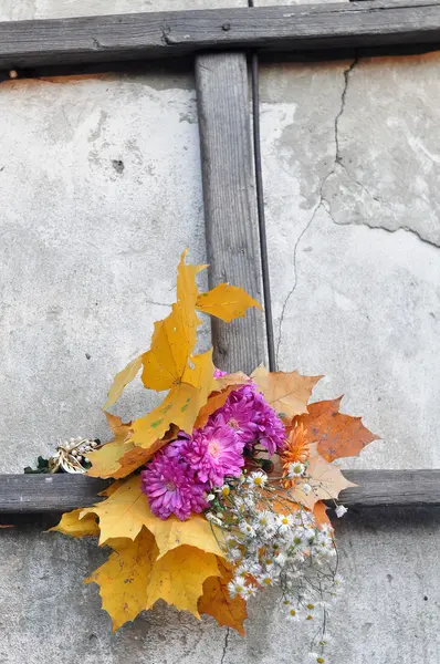 Célébration d'automne avec fleurs — Photo