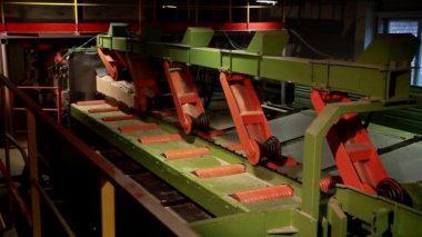 Ahşap ve ahşap işleme ve mobilya fabrikasında ahşap işleme için satır