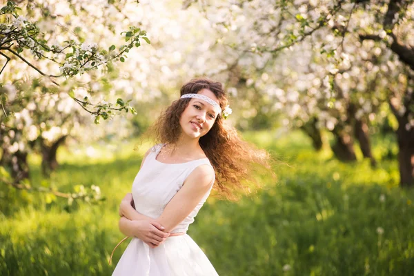 아름 다운 여자 봄 — 스톡 사진