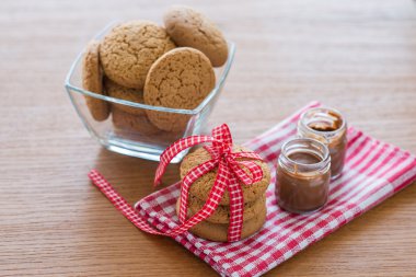 yulaf ezmeli kurabiye ve süt