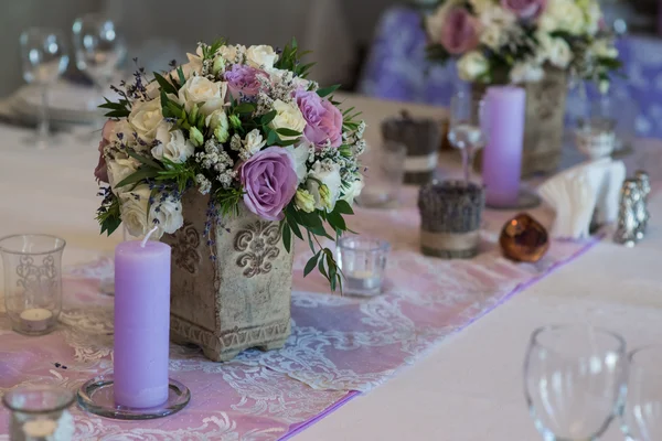 Conjunto de mesa para uma festa de evento ou recepção de casamento — Fotografia de Stock