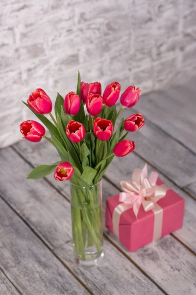Flores, regalo, tulipanes, fondo —  Fotos de Stock