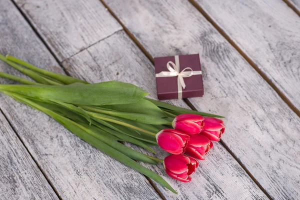 Flores, regalo, tulipanes, fondo —  Fotos de Stock