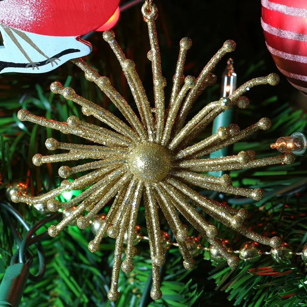 Decorações de Natal - Estrela de ouro — Fotografia de Stock