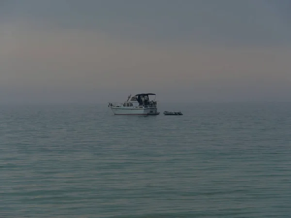 Een Eenzame Boot Zee Oostzee Svetlogorsk Kaliningrad Oblast Rusland — Stockfoto