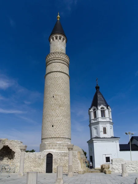 Una Fusión Dos Culturas Campanario Ortodoxo Minarete Islámico Antigua Capital —  Fotos de Stock