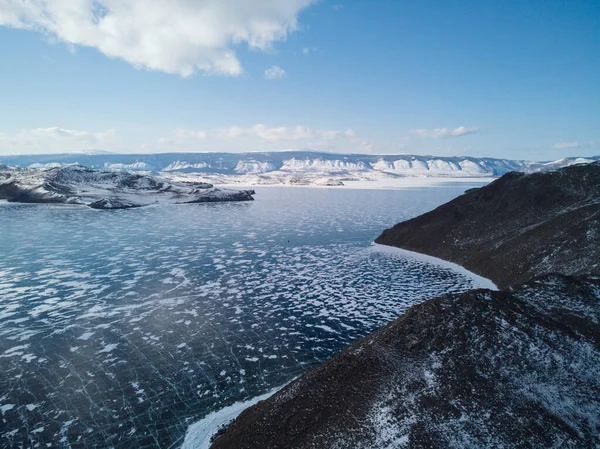 Vista Drone Costa Montanhosa Ilha Olkhon Lago Congelado Baikal Sibéria — Fotografia de Stock
