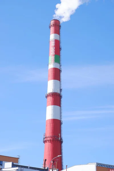 The flag of Belarus on the factory chimney and other state Belarusian symbols. — Stock Photo, Image