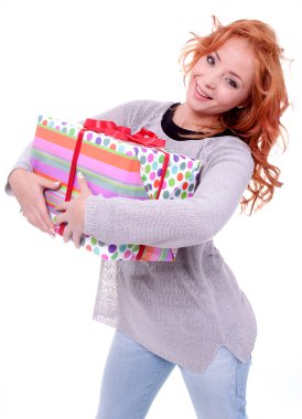 hediye kutusu tutan kadın