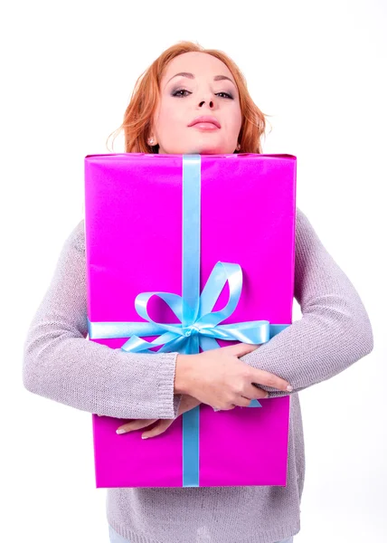 Woman holding gift box — Stock Photo, Image