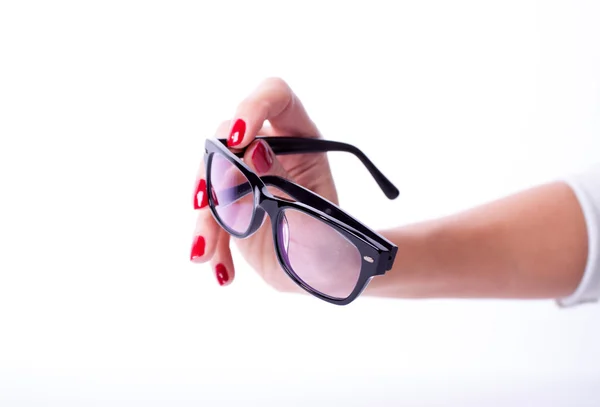 Mujer manos sosteniendo gafas — Foto de Stock