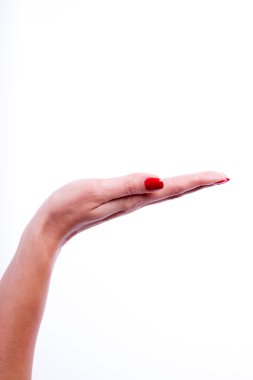 kadın elini tutarak öğeleri