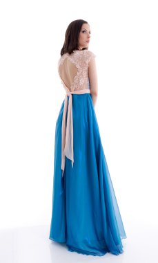 güzel bir kadın kılığında