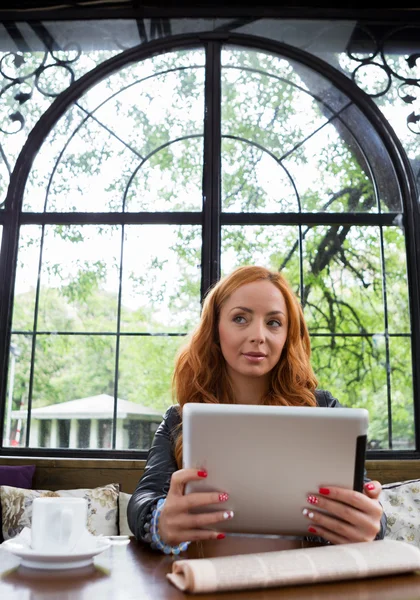 Pretty girl posing with a tablet Εικόνα Αρχείου