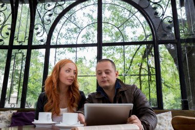 İki öğrenci kahve içme