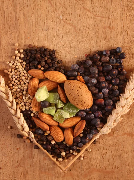 Decorated spices and  nuts — Stock Photo, Image