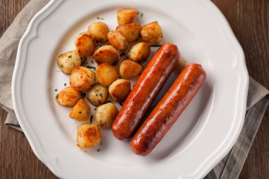 wurstel sosis ve patates