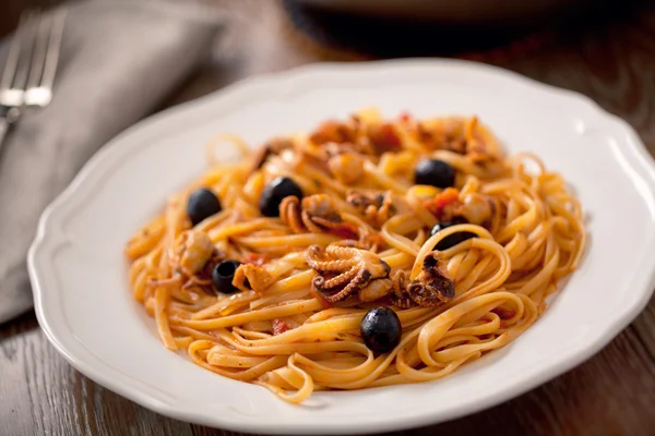 Pasta with octopus and olives — Stock Photo, Image