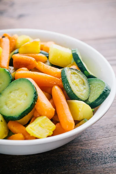 Verduras fritas en el plato — Foto de Stock