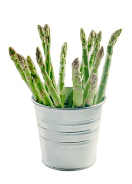 Bir grup kuşkonmaz beyaza izole edilmiş.