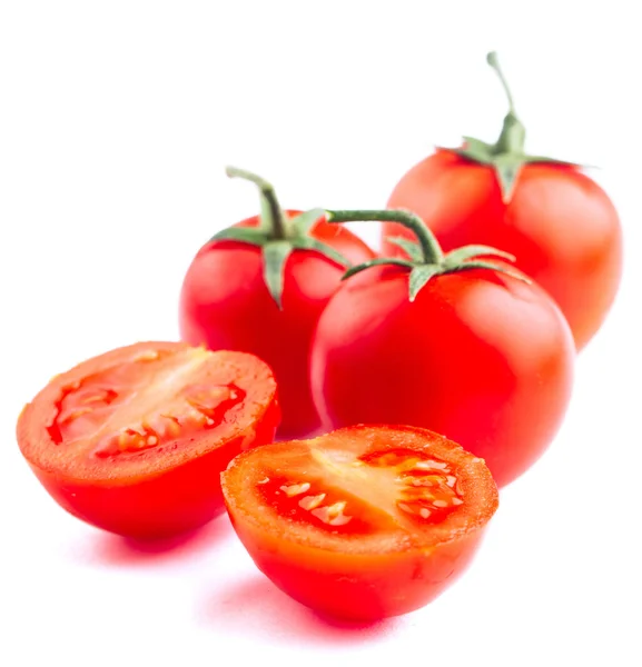 Tomates cereza aislados en blanco —  Fotos de Stock