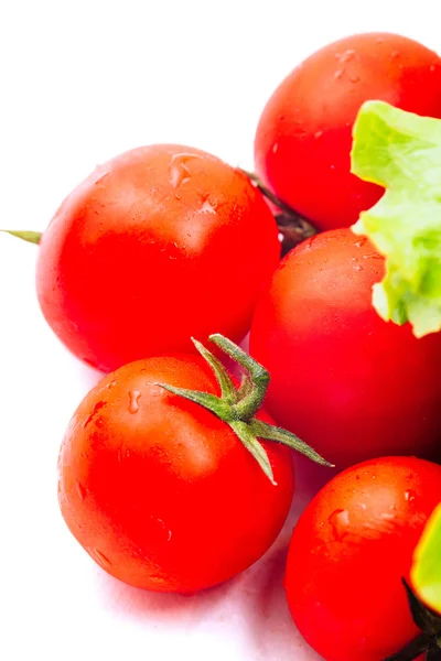 Kirschtomaten isoliert auf weiß — Stockfoto