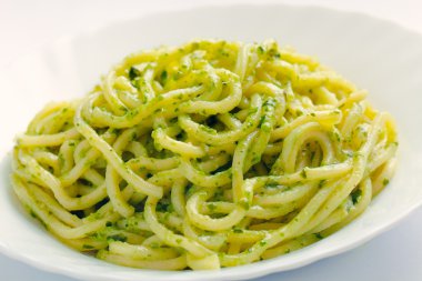Pesto soslu spagetti.