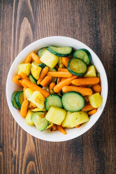 Smażone warzywa na talerzu — Zdjęcie stockowe