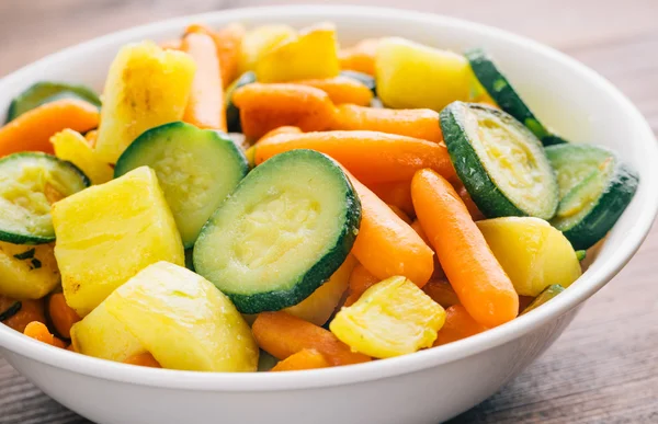 Verduras fritas en el plato — Foto de Stock