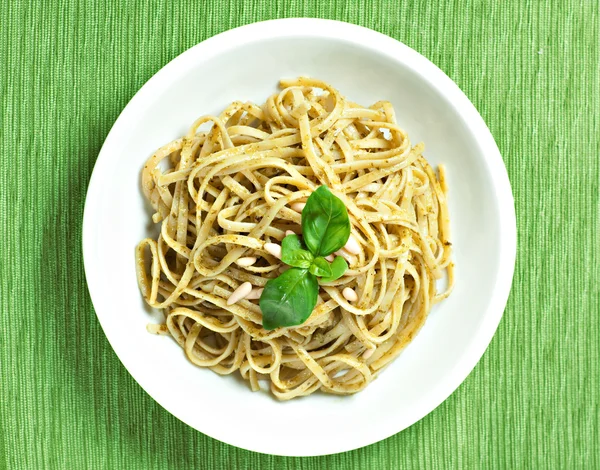 Spaghetti with pesto sauce — Stock Photo, Image