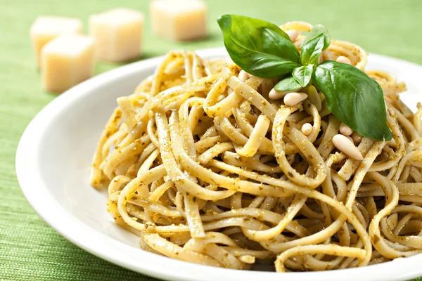 Spaghetti with pesto sauce — Stock Photo, Image