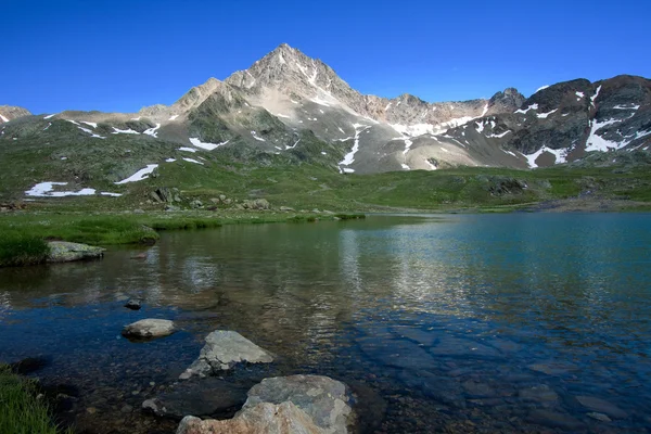 Alpine lake — Stock Photo, Image