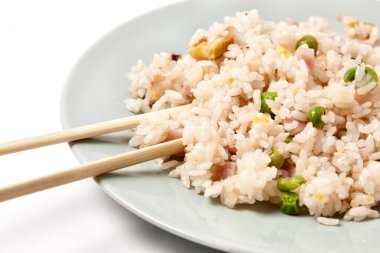 Sebze ve yumurta ile Çin pirinç