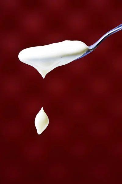 Łyżka z jogurtem — Zdjęcie stockowe