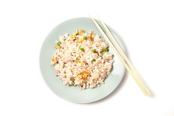 Arroz chinês com legumes e ovos — Fotografia de Stock