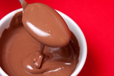 kaşık ile sıcak çikolata