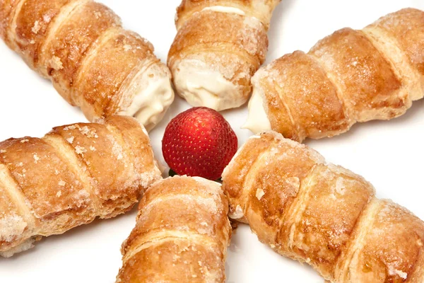 Cannoli with strawberries — Stock Photo, Image