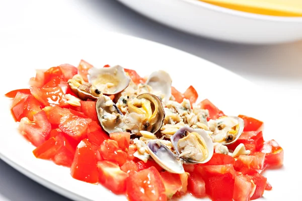 Salsa con pomodori freschi e vongole — Foto Stock