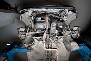 Asansörde kaldırdı arabalar