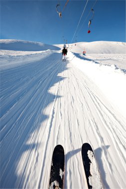 Teleferik dağlarda kişi