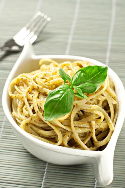 Spaghetti with pesto sauce — Stock Photo, Image