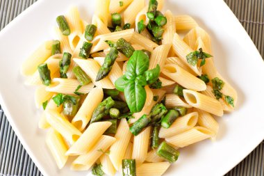 Kuşkonmaz ile lezzetli makarna